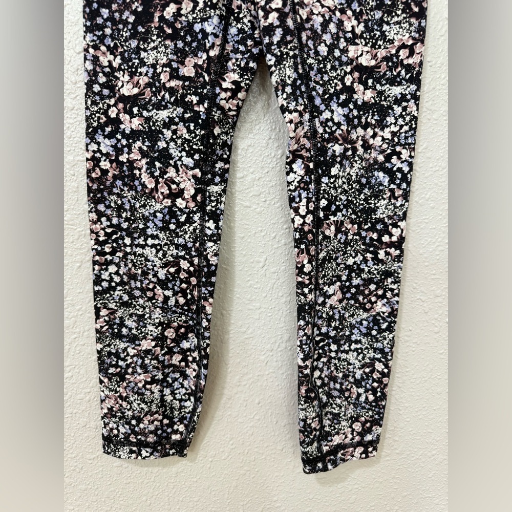 Lululemon Crop 23" Size 4 Venture Floral Leggings - Picture 3 of 8